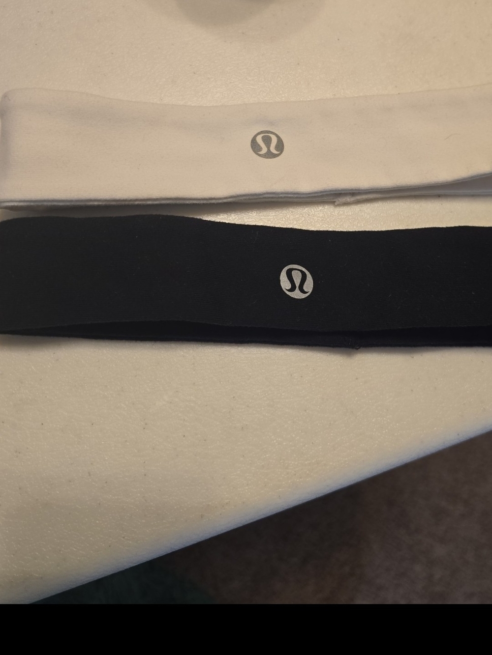 Lululemon Luxtreme headbands Black & White